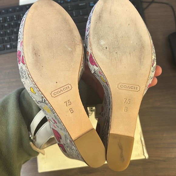 RARE Coach Maegan Graffiti Heels - Picture 5 of 6